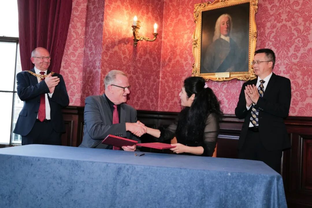 Signing MoU with Edinbrugh Fringe